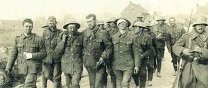 Dem Tod entkommen. Kriegsgefangene englische Soldaten in Frankreich, April 1917. Mehr als 60 Millionen Menschen wurden für diesen Krieg weltweit mobilisiert. Fast neun Millionen Soldaten sind gefallen.