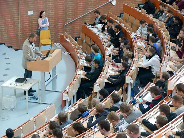 Hörsaal mit Studierenden