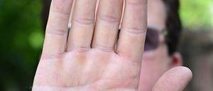 Zu wem gehört diese Hand? 