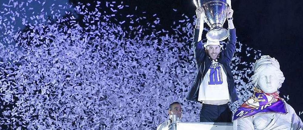 Sergio Ramos feiert den Sieg seiner Mannschaft Real Madrid.
