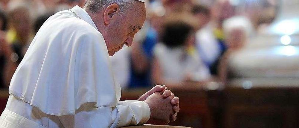 Papst Franziskus will mit Israels Staatspräsidenten Schimon Peres und Palästinenserchef Mahmud Abbas beten.