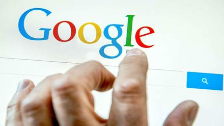 Die Bundesregierung plant eine Schlichtungsstelle, um Betroffenen bei Löschanträgen an Suchmaschinenbetreiber wie Google zu helfen. Die Entscheidung über das Löschen von Internetverweisen dürfe nicht allein den Konzernen überlassen werden.