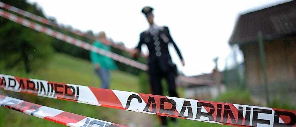 Bis hierhin und nicht weiter. Nach dem Autounfall im Trainingslager der Nationalelf sperrte die südtiroler Polizei die Stelle ab.