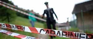 Bis hierhin und nicht weiter. Nach dem Autounfall im Trainingslager der Nationalelf sperrte die südtiroler Polizei die Stelle ab.