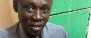 Daniel Wani, US-Bürger und Ehemann der im Sudan zum Tode verurteilten Christin Meriam Yahia Ibrahim Ishag mit dem gemeinsamen Töchterchen Maya, das im Gefängnis zur Welt kam.