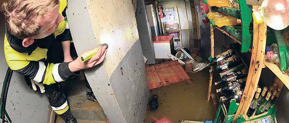 Abpumpen und Lüften. Das hilft bei kurzzeitigen Überflutungen.