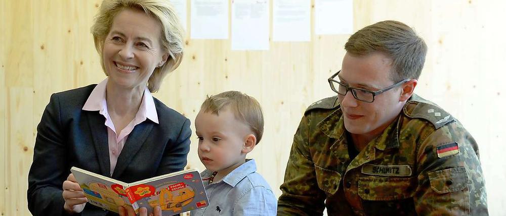 Familienfreundlicher will Leyen die Bundeswehr gestalten.