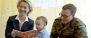 Familienfreundlicher will Leyen die Bundeswehr gestalten.