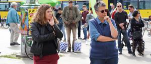 Clara Herrmann, Kandidatin für das Amt der Bürgermeisterin von Friedrichshain-Kreuzberg (l.) neben Monika Hermann, Bezirksbürgermeisterin Friedrichshain-Kreuzberg