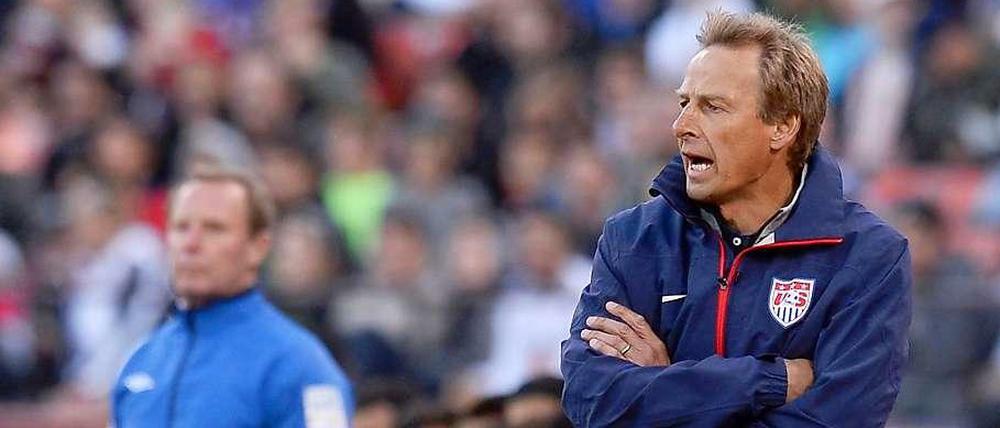 Jürgen Klinsmann mit seinem Gegner und Berater Berti Vogts.