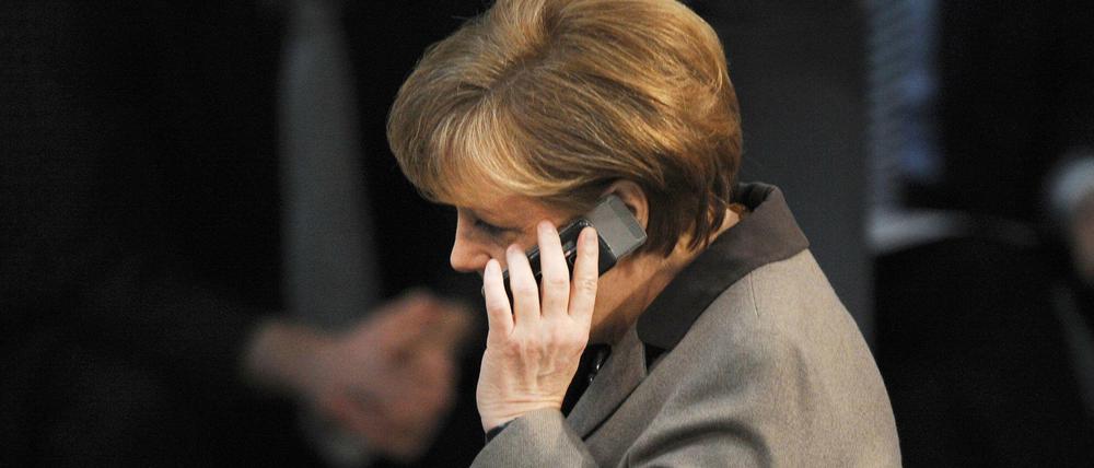 Soll als Telefon-Joker ran: Bundeskanzlerin Angela Merkel bekommt beim Promi-Special von "Wer wird Millionär? am Montagabend einen Anruf von CDU-Kollege Wolfgang Bosbach.
