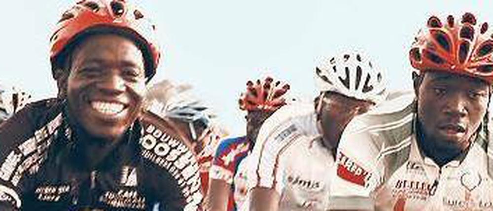 Individuelle Initiative. Teilnehmer des Radrennens in Burkina Faso. 