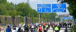 Fahrrad-Autobahn. Die Avus war für ein paar Stunden den Radlern vorbehalten.