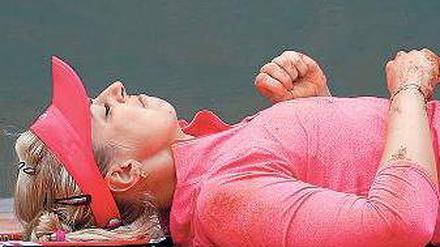 Ungemütliche Lage: Sabine Lisicki nach ihrem Sturz.