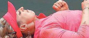 Ungemütliche Lage: Sabine Lisicki nach ihrem Sturz.
