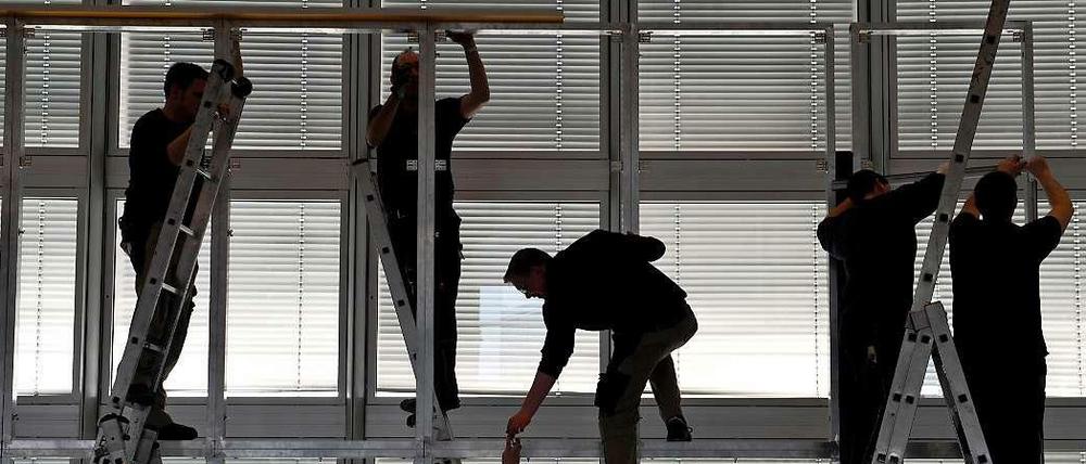 Unentwegt im Einsatz: Viele Menschen arbeiten auch nach Feierabend.