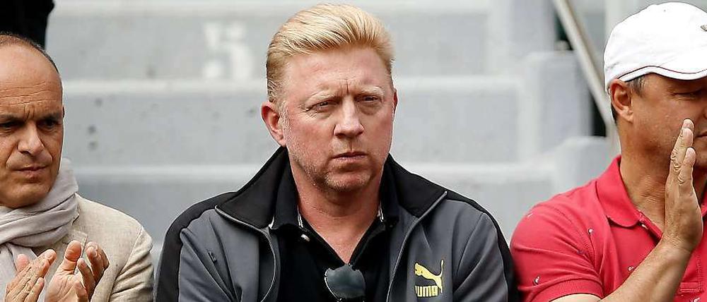 Im Training lässt Boris Becker (Mitte) Djokovics anderem Coach Vajda das Kommando.