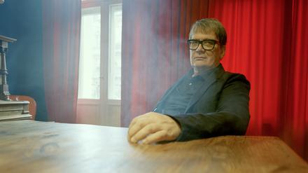 Sven Regener, 60, in seiner Wohnung in Prenzlauer Berg.