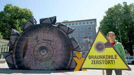 Baggern bei den Linken. Greenpeace hatte Ende April die Bundeszentrale der Partei besetzt.