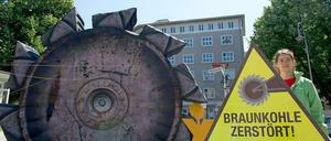 Baggern bei den Linken. Greenpeace hatte Ende April die Bundeszentrale der Partei besetzt.