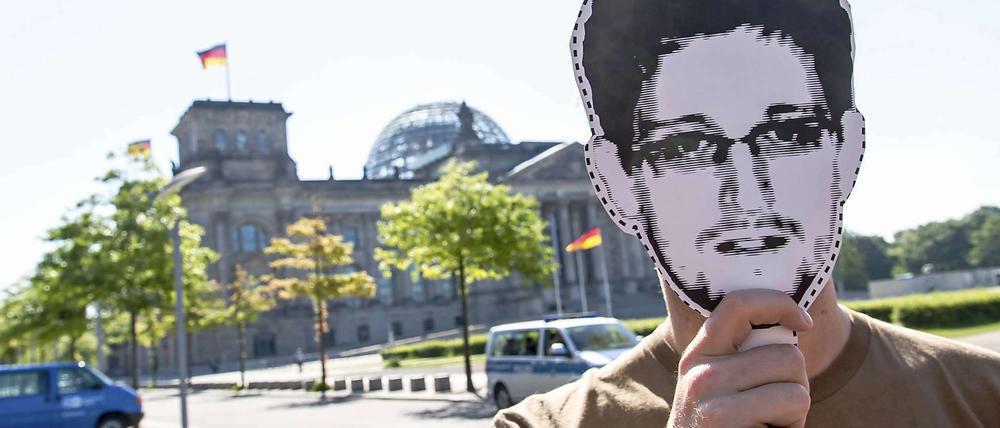 Pro-Snowden-Demo vor dem Reichstag in Berlin.