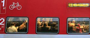 Sitzplatz Glückssache. Noch bis Montag müssen Fahrgäste besonders geduldig sein.