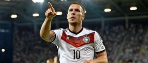 Zeichen setzen. Nur Rekordnationalspieler Lothar Matthäus und Miroslav Klose haben mehr Länderspiele absolviert als Lukas Podolski. 