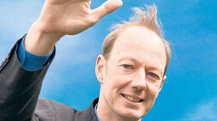 Er ist dann mal weg. Martin Sonneborn grüßt seine ZDF-Fans. Foto: dpa