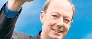 Er ist dann mal weg. Martin Sonneborn grüßt seine ZDF-Fans. Foto: dpa