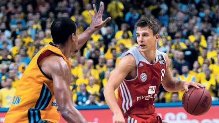 Finale mit Geschichte. Heiko Schaffartzik (r.) spielte wie drei andere Münchner in der Vorsaison noch für Alba Berlin. Nun treffen sich die Teams im Kampf um den Titel wieder.