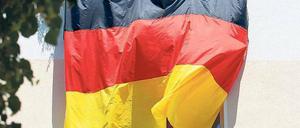 Den Balkon in Landesfarben schmücken: kein Problem. Dem Nachbarn die Sicht zu rauben dagegen schon.