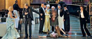 Warte, warte nur ein Weilchen. Szene aus Jürgen Flimms Inszenierung von Händels „Trionfo“, im Bühnenbild von Erich Wonder.