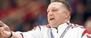 Zeichen und Sprache. Biegler hat keine Verständigungsschwierigkeiten, die meisten im polnischen Team sprechen Deutsch.