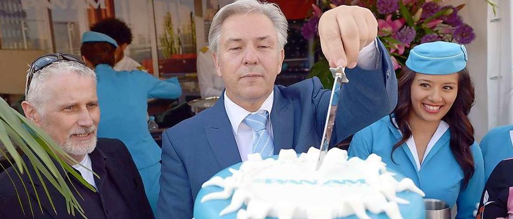 Berlins Regierender Bürgermeister Klaus Wowereit und sein Lebensgefährte Jörn Kubicki beim Hoffest am Roten Rathaus.