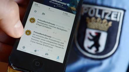 Twitter-Marathon. Unter dem Namen @PolizeiBerlin_E berichtet die Berliner Polizei live von aktuellen Einsätzen, von Freitag bis Sonnabend sogar fast im Minutentakt.