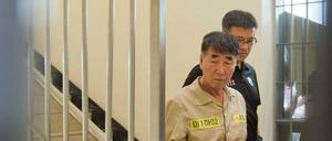 Lee Joon-seok war der Kapitän der Sewol. Hier wird er in Handschellen zur Verhandlung gebracht.