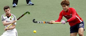 Martin Zwicker (l.) gibt alles gegen Südkoreas Byungjin Jeon. Es reicht auch zum lockeren Sieg für die deutsche Mannschaft - aber nicht fürs Halbfinale.