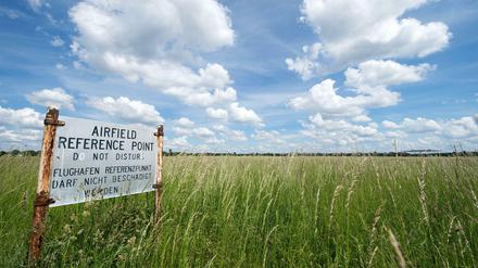 Viel Grün, viel Blau und kein Betongold: Blick auf Berlins Tempelhofer Feld