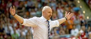 Was soll man machen? Sasa Obradovic war mal wieder gestenreich an der Seitenlinie unterwegs.