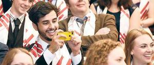 Glänzende Aussichten. Den Hertie-Absolventen stehen spannende Karrierewege offen. Viele arbeiten später als Führungskräfte oder Berater in Ministerien und internationalen Organisationen.