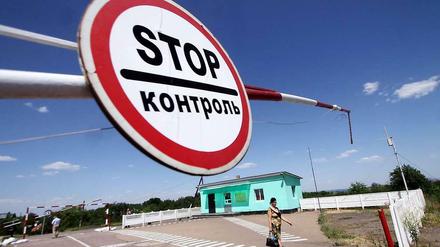 Russlands Präsident Wladimir Putin hat schärfere Kontrollen an der Grenze zur Ukraine angeordnet.