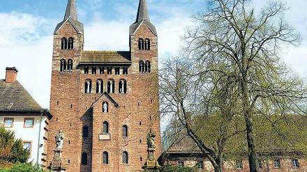 Stark und steil. Das romanische Westwerk des Klosters Corvey.