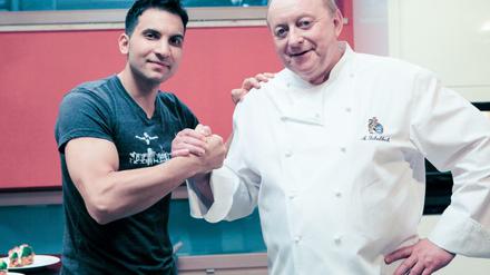 Im ZDF-Duell tritt der vegane Kochmeister Attila Hildmann (links) gegen Starkoch Alfons Schuhbeck an.