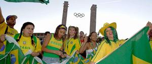 Brasilien liegt an der Spree. Holt die Perücken raus!