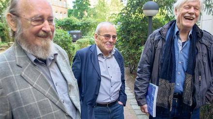 Milchbärte von einst. Karl Horst Hödicke, Lothar Poll und Ulrich Baehr (v. l.) im legendären Schöneberger Hinterhof.