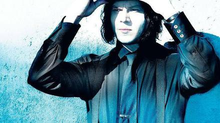 Farbwechsel. Früher war alles schwarz-rot-weiß, jetzt ist Jack White in seine blaue Phase eingetreten. 