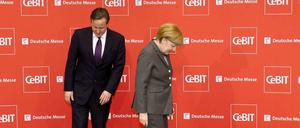 Innenverteidiger Merkel besiegt Rechtsaußen David Cameron im Zweikampf bei der "Unsichtbar-WM". Sie ist halt fußballerisch begabter.