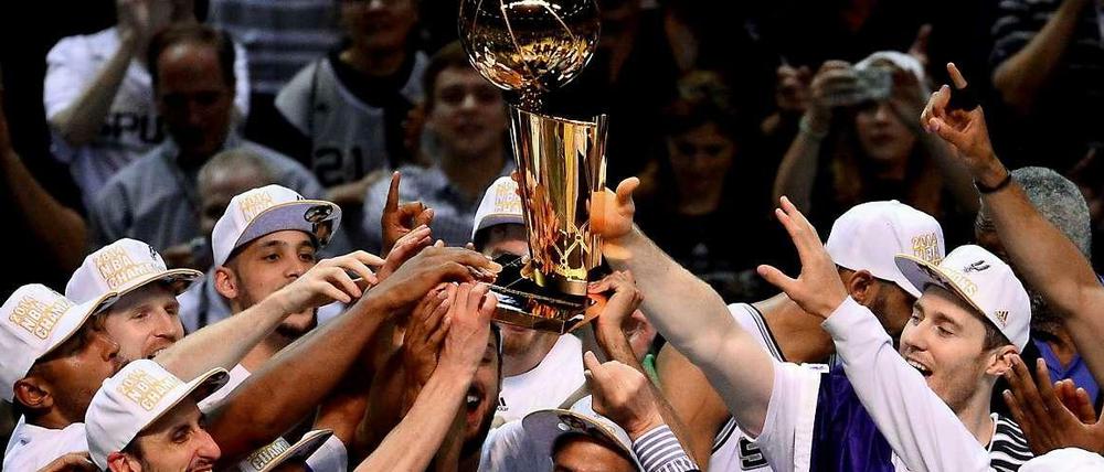 Die San Antonio Spurs feiern ihren fünften Titel in der NBA.