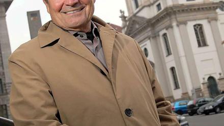Seit vielen Jahren engagiert sich Hans Wall mit dem Verein "Denk mal an Berlin" für die Parochialkirche. Jetzt ist das Geld zusammen, Turm und Glockenspiel können vielleicht schon im nächsten Jahr zum 300 Geburtstag der Kirche aufgesetzt werden. 