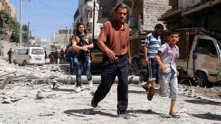 Ein Volk auf der Flucht. Nach einem Bombenangriff am Dienstag in Aleppo